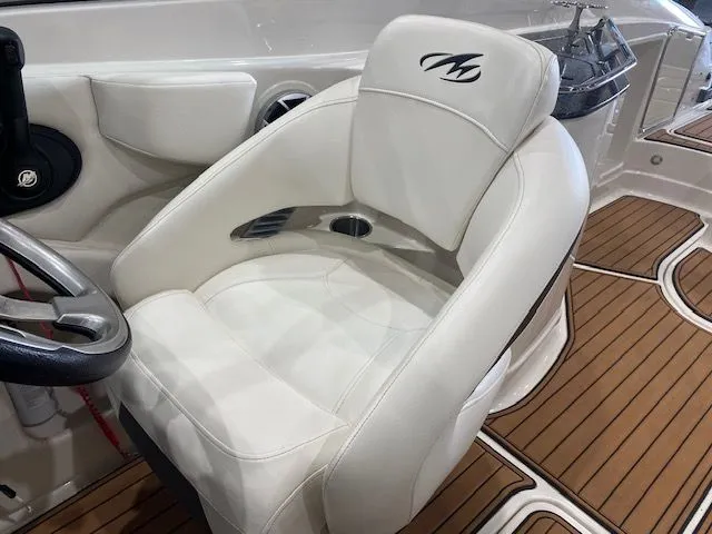 Slide: The Image of White leather seat in 2012 Monterey 264FS boat. - 7