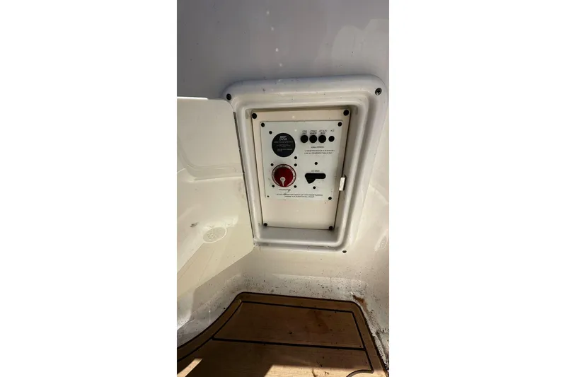 Slide: The Image of Control panel on a 2015 Chaparral 264 Sunesta boat interior. - 28