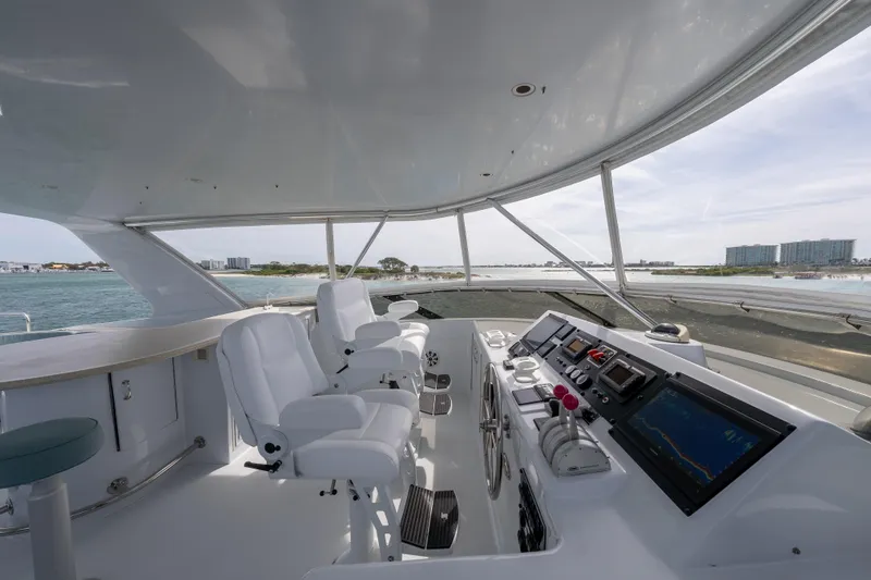 Slide: The Image of Helm of 2004 Hatteras 75 Sport Deck Motor Yacht with ocean view. - 36