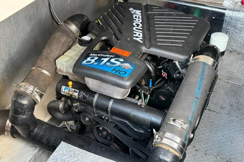 Slide: The Image of Engine of a 2002 Regal Commodore 3860 with MerCruiser 8.1S HO. - 35