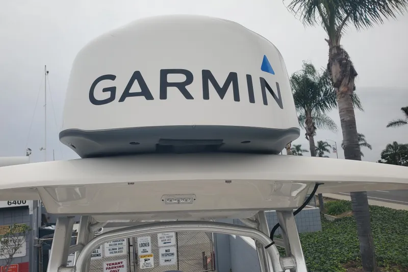 Slide: The Image of Garmin radar on 2020 Robalo R222 Explorer boat, surrounded by palm trees. - 16