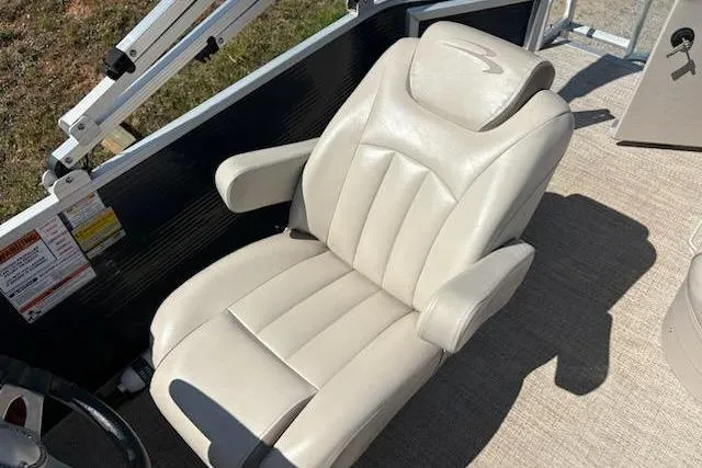 Slide: The Image of 2017 Bennington 22SLX boat seat, beige leather, luxurious design, comfortable armrests. - 10
