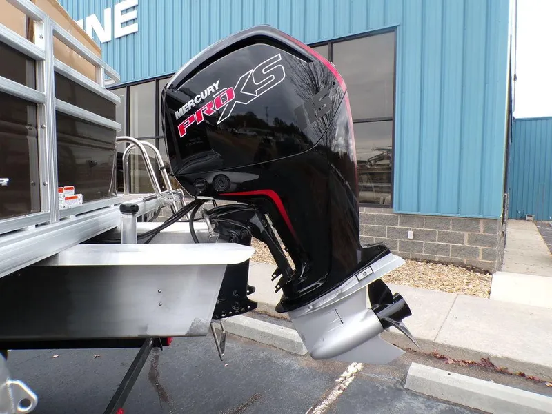 Slide: The Image of 2024 Sun Tracker SportFish™ 22 DLX with Mercury Pro XS outboard motor. - 12