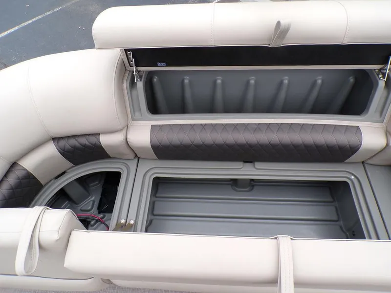 Slide: The Image of 2024 Sun Tracker SportFish™ 22 DLX boat storage compartments and seating. - 31
