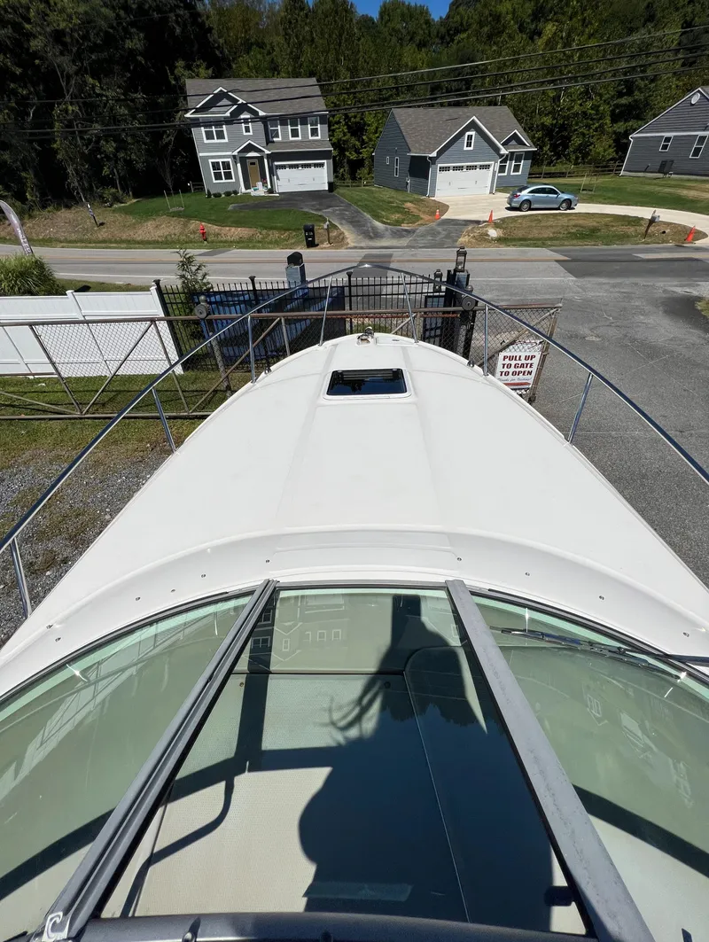 Slide: The Image of 2005 Sea Ray 280 Sundancer boat docked, view from bow, residential background. - 28