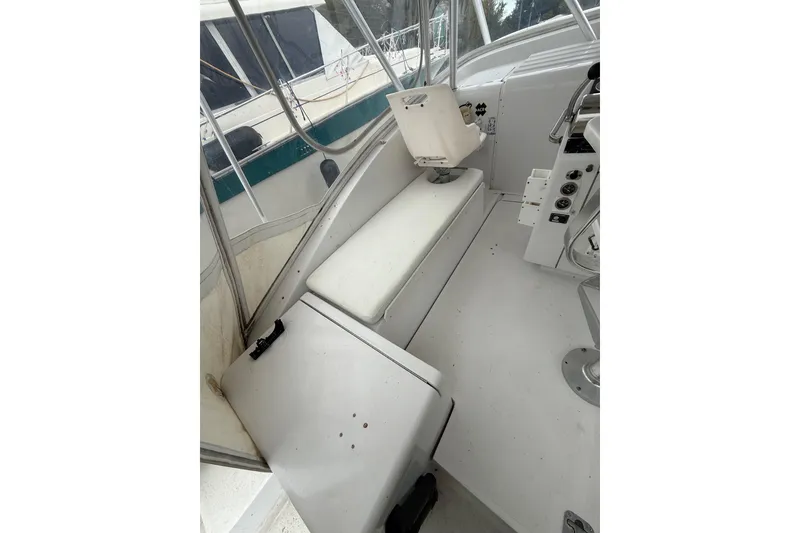 Slide: The Image of 1999 Luhrs Tournament 320 Open boat interior with seating and control panel. - 23