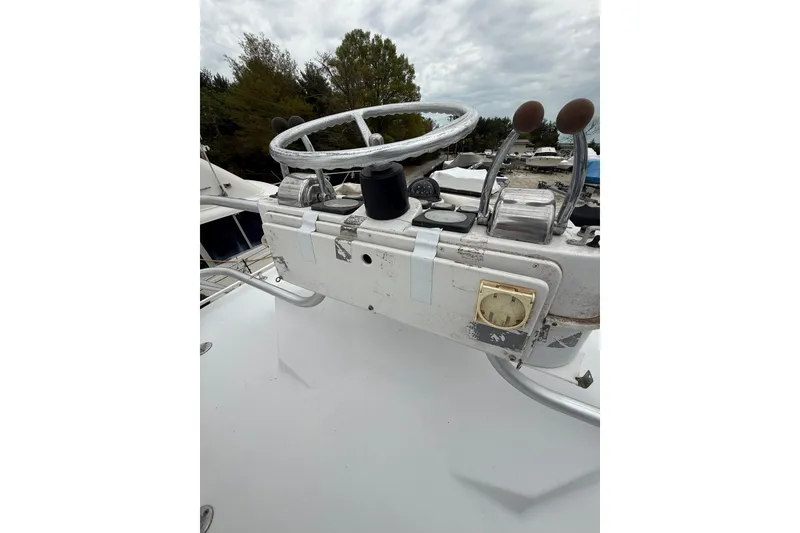 Slide: The Image of 1999 Luhrs Tournament 320 Open boat helm with steering wheel and controls. - 47