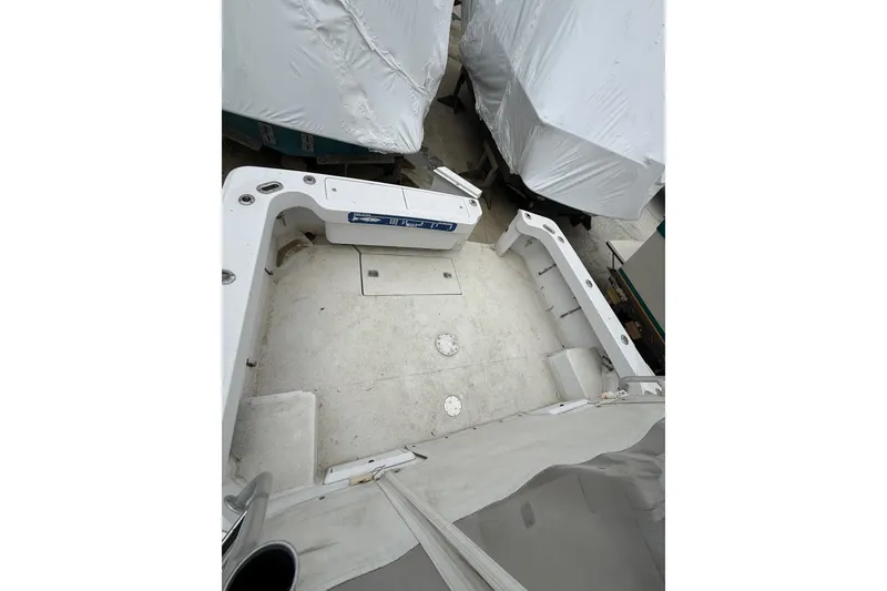 Slide: The Image of 1999 Luhrs Tournament 320 Open boat deck, spacious and ready for fishing adventures. - 61