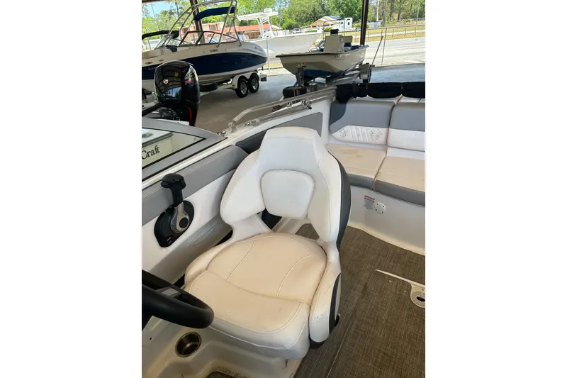 Slide: The Image of Interior of a 2020 Chaparral 19 SSi boat featuring white seating and steering area. - 3