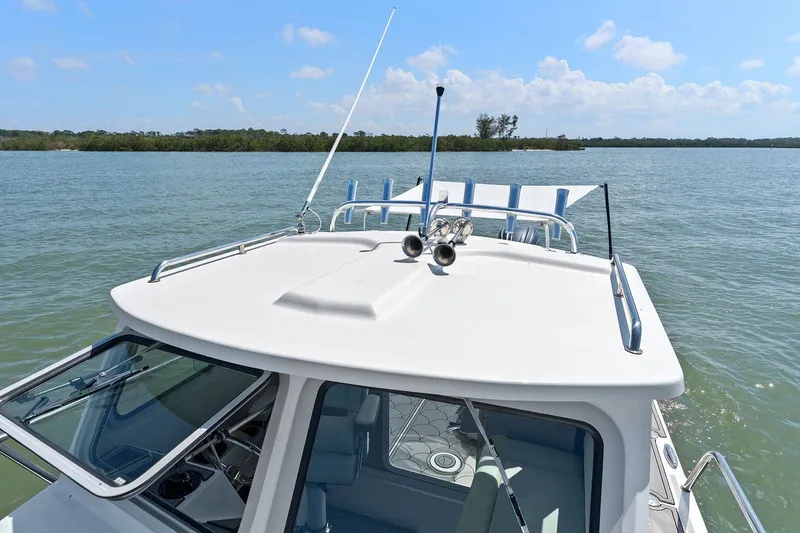 Slide: The Image of Parker Marine 2320 Sport Cabin 2024 - 61
