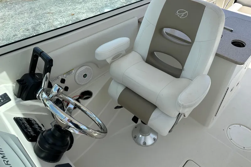 Slide: The Image of Captain's chair and steering wheel on a 2015 Sailfish 275 DC boat. - 24