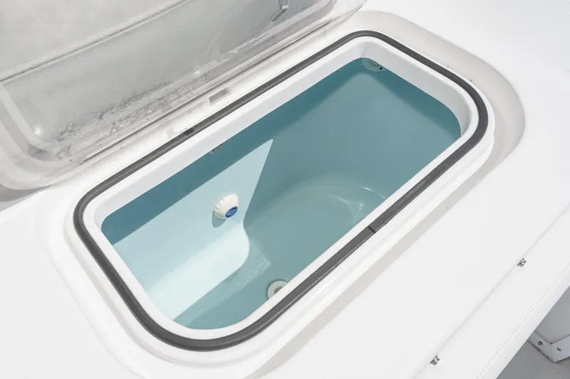 Slide: The Image of Fountain 38 Center Console 2018 - 51