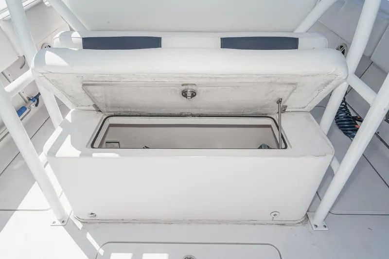 Slide: The Image of Fountain 38 Center Console 2018 - 52