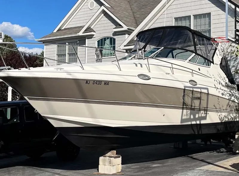 The Image of 2007 Cruisers Yachts 280 CXi Express boat parked in front of a house. - 0