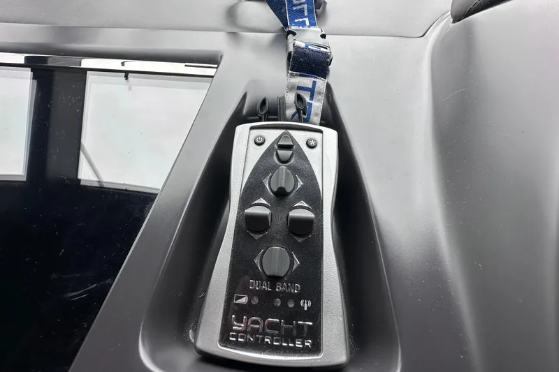 Slide: The Image of Yacht controller on a 2018 Princess F43, featuring dual band technology. - 30