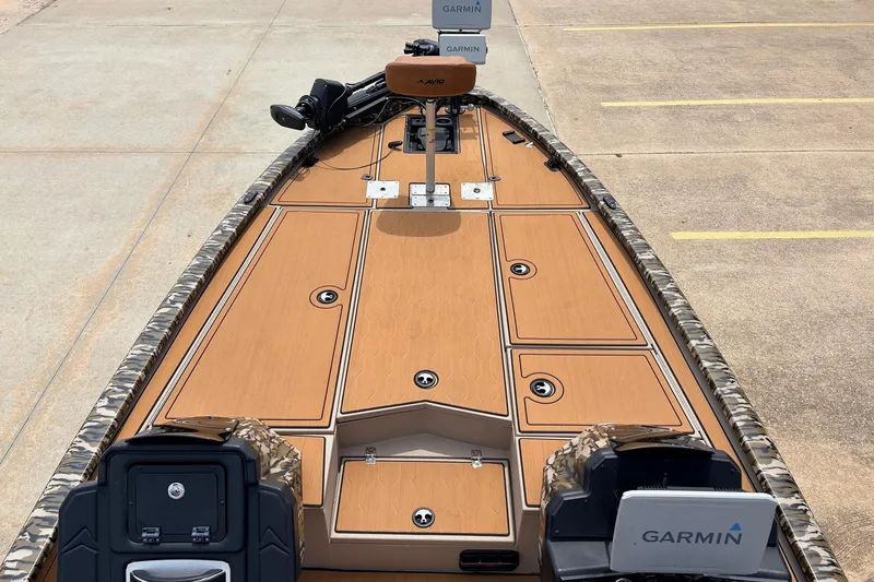 Slide: The Image of 2023 Avid 21 XB Elite boat deck with Garmin electronics and camo trim. - 9