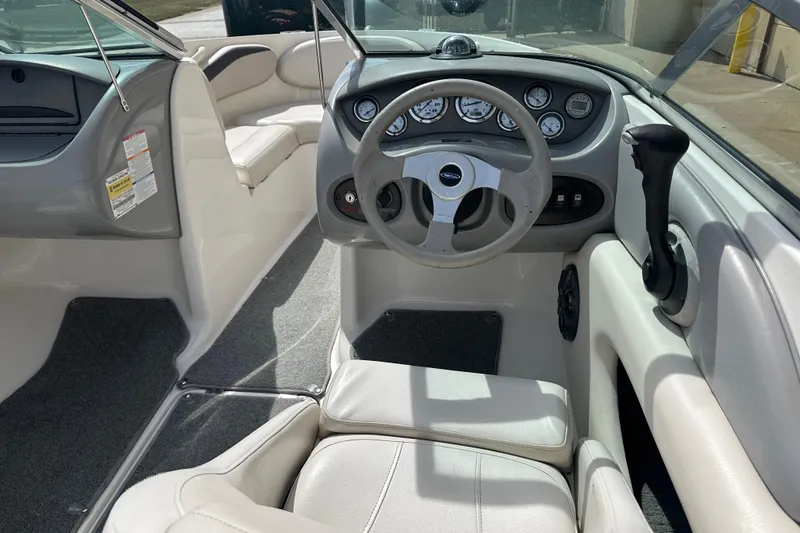 Slide: The Image of 2004 Chaparral 190 SSi boat with white interior and open bow seating. - 5
