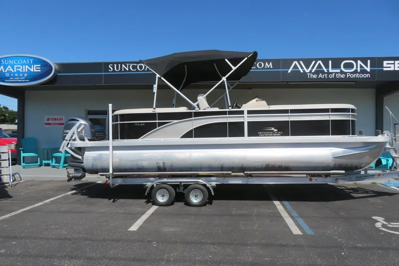 Slide: The Image of 2018 Bennington 23 SSRXP pontoon boat on trailer at Suncoast Marine Group. - 14