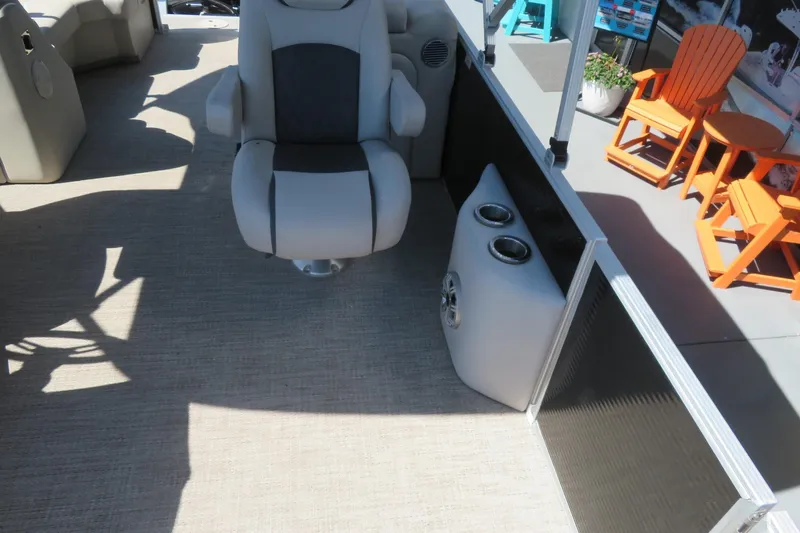 Slide: The Image of 2018 Bennington 23 SSRXP boat interior with captain's chair and cup holders. - 24
