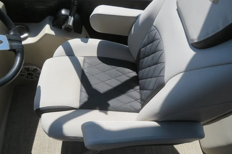 Slide: The Image of Captain's chair in 2018 Bennington 23 SSRXP boat, featuring quilted upholstery and armrests. - 32