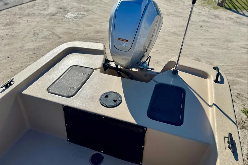 Slide: The Image of 2025 Carolina Skiff E20 JVX CC SPORTSMAN EDITION boat with motor, rear deck view. - 13