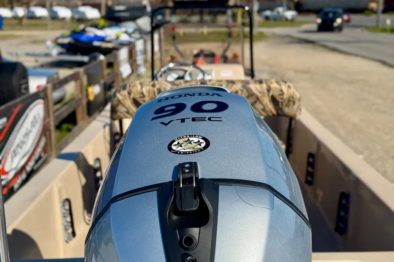 Slide: The Image of 2025 Carolina Skiff E20 JVX CC SPORTSMAN EDITION with Honda 90 VTEC engine. - 16