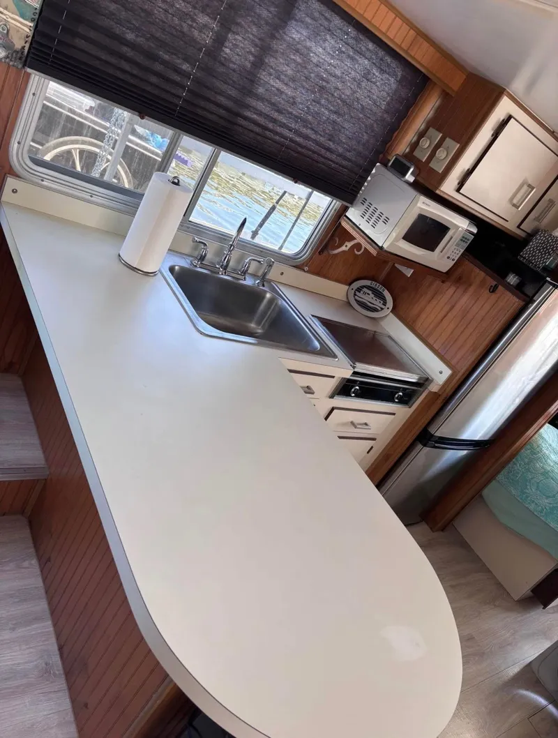 Slide: The Image of Kitchen area in a 1992 Gibson Sport boat. - 3
