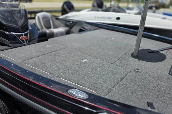 Slide: The Image of 2024 Ranger Z518 Cup-Equipped boat with spacious deck and sleek design. - 17