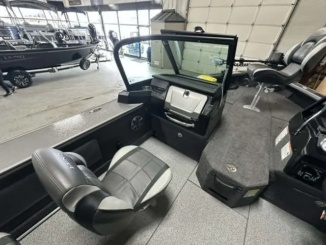Slide: The Image of Lund 2075 Pro-V Sport 2026 - 12
