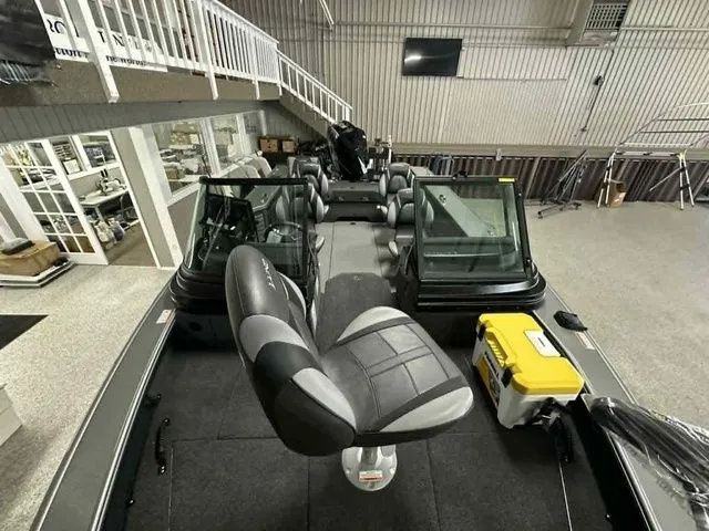 Slide: The Image of Lund 2075 Pro-V Sport 2026 - 6