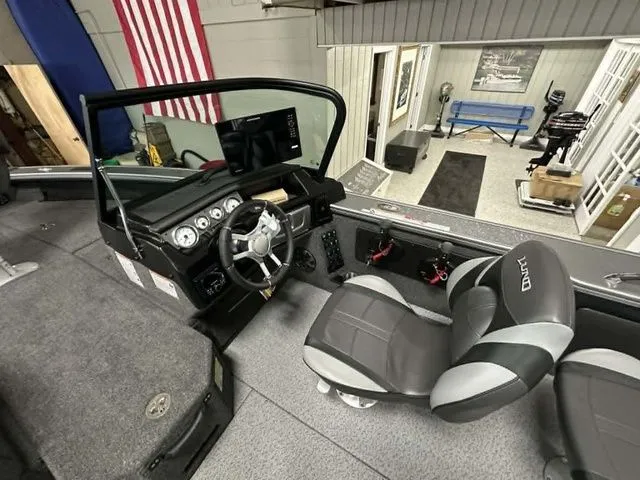Slide: The Image of Lund 2075 Pro-V Sport 2026 - 8