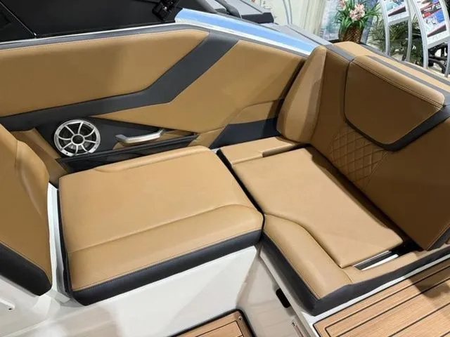 Slide: The Image of Yamaha 252SE 2026 - 12