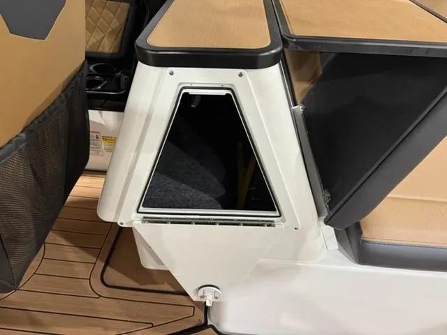 Slide: The Image of Yamaha 252SE 2026 - 16