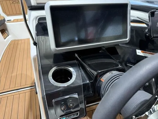 Slide: The Image of Yamaha 252SE 2026 - 29