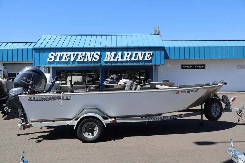 The Image of 2017 Alumaweld Super Vee LT 20 boat on trailer at Stevens Marine dealership. - 1