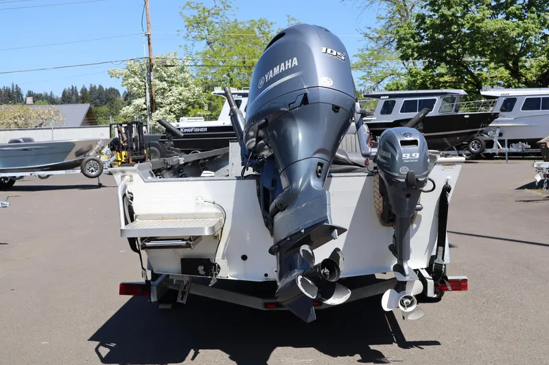 Slide: The Image of 2017 Alumaweld Super Vee LT 20 boat with Yamaha outboard motors displayed outdoors. - 4