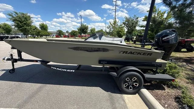 Slide: The Image of Tracker GRIZZLY 1650 T PRAIRIE WINGS ED. 2026 - 4