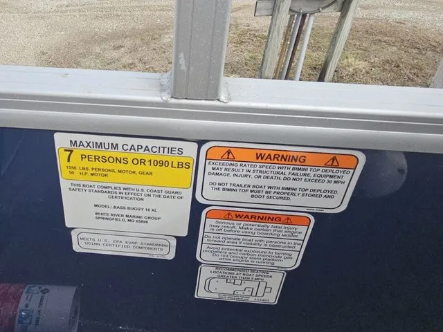 Slide: The Image of Safety warnings on Sun Tracker Bass Buggy® 16 XL boat, year 2020. - 10