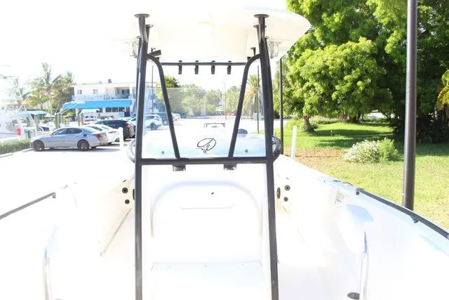 Slide: The Image of Sailfish 240 CC 2015 boat, front view outdoors, sunny day. - 27