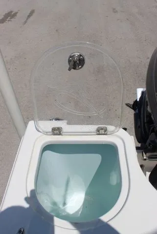 Slide: The Image of Livewell on a 2015 Sailfish 240 CC boat. - 47