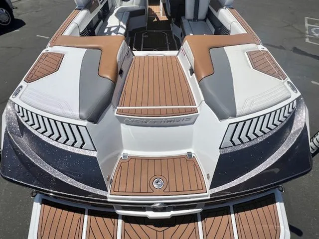 Slide: The Image of 2017 Nautique G25 boat with stylish design and wood accents. - 9
