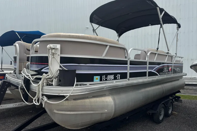 Slide: The Image of 2015 Sun Tracker Party Barge 22 DLX pontoon boat with canopy on trailer. - 10