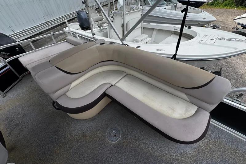 Slide: The Image of 2015 Sun Tracker Party Barge 22 DLX with spacious seating area. - 8