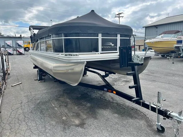 The Image of Bennington 21 SLX 2018 - 1