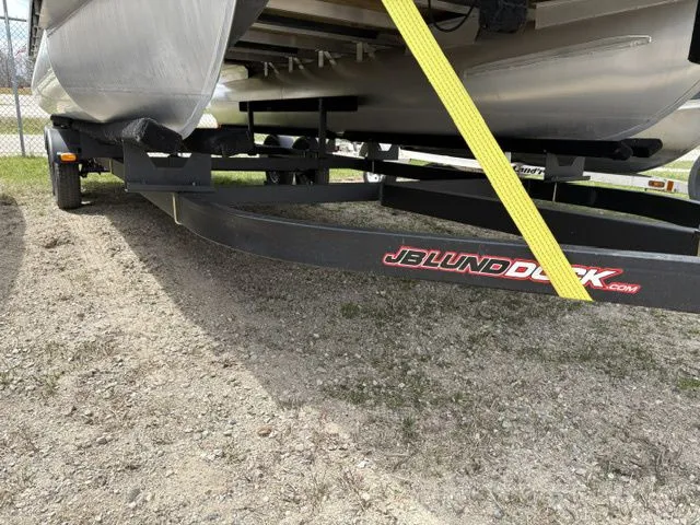 Slide: The Image of 2018 Bennington 21 SLX pontoon boat on trailer, side view. - 11