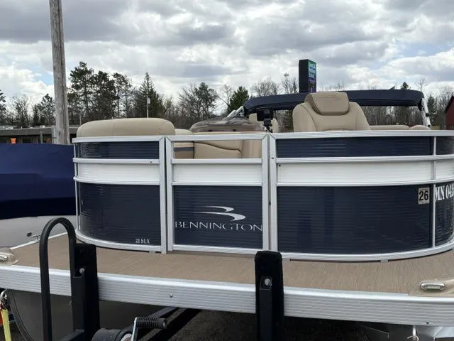 Slide: The Image of 2018 Bennington 21 SLX pontoon boat on a trailer. - 3
