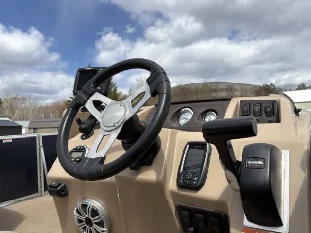 Slide: The Image of 2018 Bennington 21 SLX boat helm with Yamaha controls. - 7