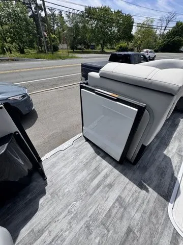 Slide: The Image of Crest Caribbean 230 SLS Tri-Toon w/200hp, Trailer, Exten 2025 - 29