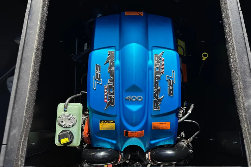 Slide: The Image of 2020 ATX 22 TYPE S boat engine, Raptor 6.2L, blue cover. - 20