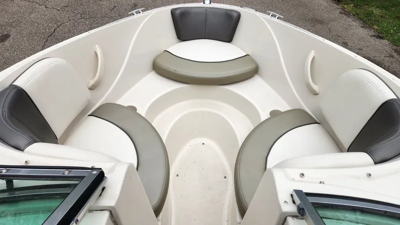 Slide: The Image of Interior view of a 2006 Sea Ray 195 Sport boat. - 22